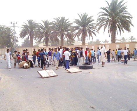 Violent clashes between jobless people and police in Ouargula