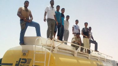 Ouargla: des chômeurs menacent d’incendier de camions-citernes remplis de carburants