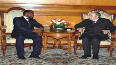 Le président Bouteflika reçoit l’envoyé spécial du président ivoirien Ouattara