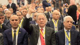 ولد عباس يفاجئ الجميع بتغيير تشكيلة المكتب السياسي للأفلان!