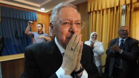 على‭ ‬من‭ ‬تبكي‭ ‬يا‭ ‬ولد‭ ‬عباس‭.. ‬أجورنا‭ ‬فضيحة‭ ‬