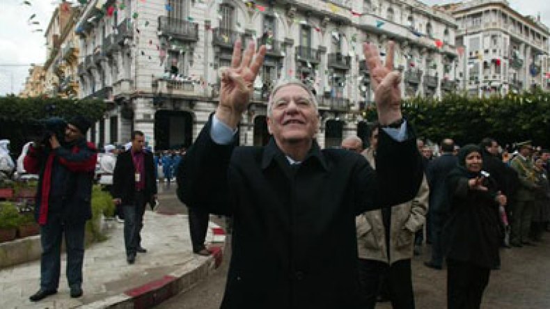 بوتفليقة يفضل الصمت وولد عباس يدشن الحملة الانتخابية للرئاسيات