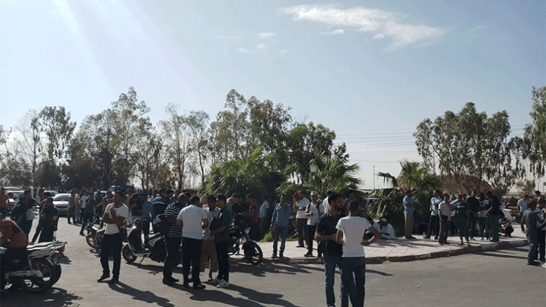 جامعيون مقصون من الترشح لمسابقة توظيف بسوناطراك يحتجون بالأغواط