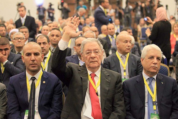 Ould Abbes procède à un remaniement du bureau politique du FLN