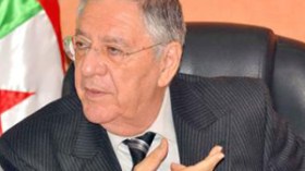 ولد عباس يستقبل الأطباء لضبط مشاريع القوانين الأساسية والتعويضية ومضاعفة الأجور