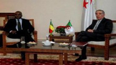 Ould Kablia s’entretient avec le ministre malien de l’Administration territoriale