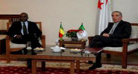 Ould Kablia s’entretient avec le ministre malien de l’Administration territoriale