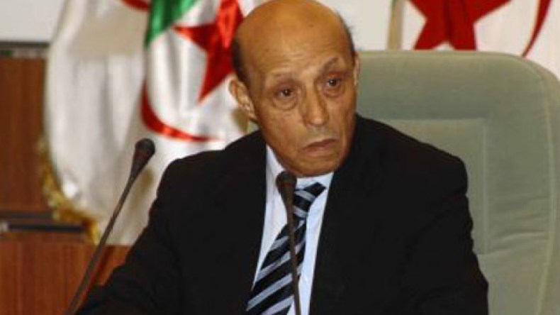 ولد خليفة: فرنسا ليست أهلا لتعلم الجزائريين الديمقراطية”