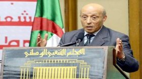 ولد خليفة: المصالحة والحوار هما طوق نجاة الجزائر