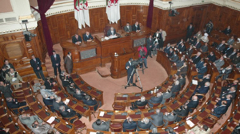 مجلس الأمة ينتظر إفراج بوتفليقة عن قائمة الثلث الرئاسي