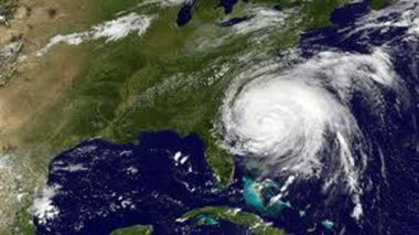 Irene devient tempête tropicale et frappe New York