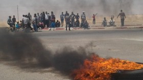 البطالون يُلهبون الشارع ويعودون إلى الاحتجاجات بورڤلة