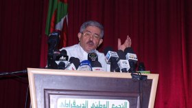 أويحيى يخلط أوراق الموالاة والمعارضة ويثير الاستفهامات