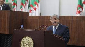 Ouyahia: «En Syrie ça a commencé par des fleurs, ça s’est terminé en sang»