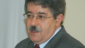 عصام شرف يقدم اعتذارا رسميا لأويحي