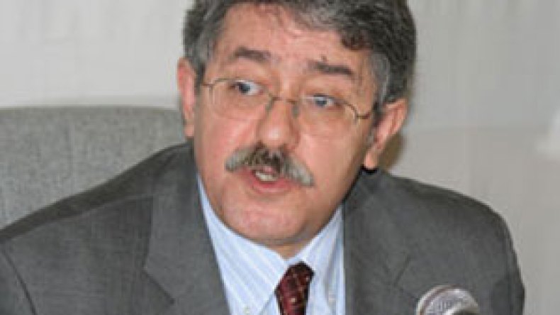 أويحيى يبقي على شرفي، دعدوعة محل شكوك وحمس تفضل التغيير