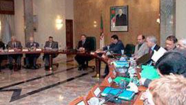 مجلس الحكومة يدرس مشروع قانون تعبئة الديون المهنية