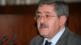 أويحيى  يمنع  صيغة  التراضي  في  صفقات  استيراد  الأدوية  والعتاد  الطبي