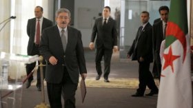 مشاورات الدستور انتهت بوثيقة لا تستجيب لتطلعات المواطن