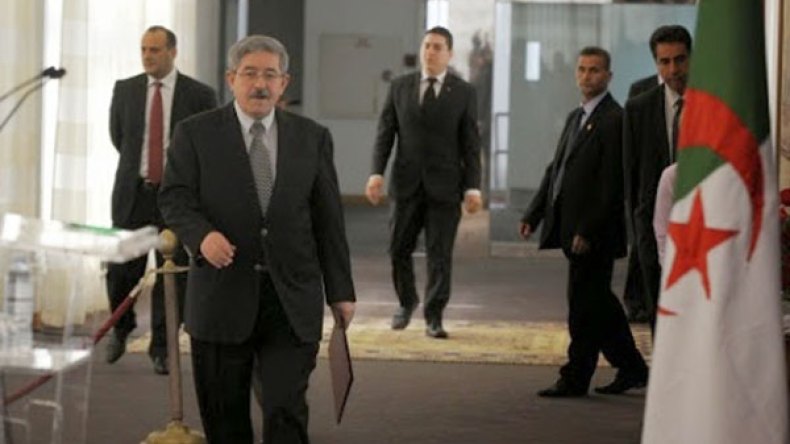 مشاورات الدستور انتهت بوثيقة لا تستجيب لتطلعات المواطن