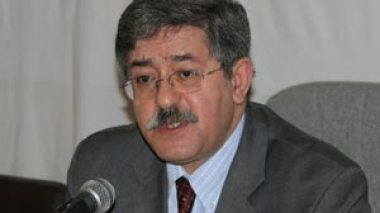 Le congrès du RND le 25 juin prochain : Ouyahia s’en prend aux syndicats autonomes et aux critiques des campagnes contre l’évangélisation.