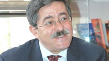 Algerian PM grants governors large powers on private property