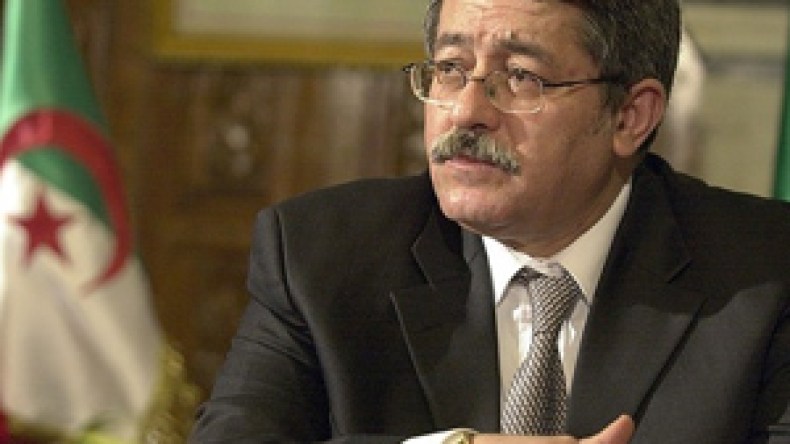 أويحيى يؤكد دعم الدولة للمنتخب الوطني