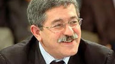 Ouyahia : « Les fonctionnaires âgés de 60 ans doivent partir en retraite »
