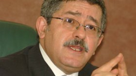 أويحيى‭ ‬يأمر‭ ‬بفتح‭ ‬تحقيق‭ ‬حول‭ ‬أسباب‭ ‬تأخر‭ ‬تفريغ‭ ‬سفن‭ ‬الشحن‭ ‬في‭ ‬الموانئ‭ ‬الجزائرية