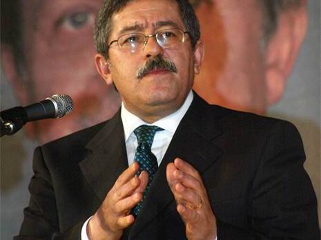 PM Ouyahia's “self effacement” stokes unbridled speculation about his possible departure