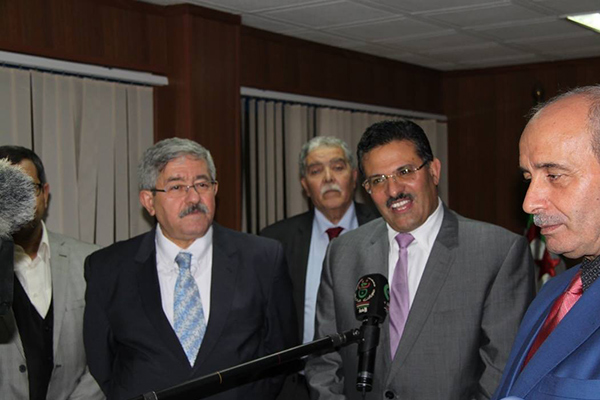 Ouyahia rencontre les leaders d’Ennahda tunisien