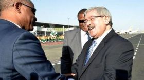 Ouyahia:”L’Algérie n’accueillera pas des centres pour les migrants”