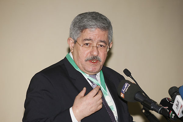 Ouyahia et Sellal à la rescousse de Benghebrit !