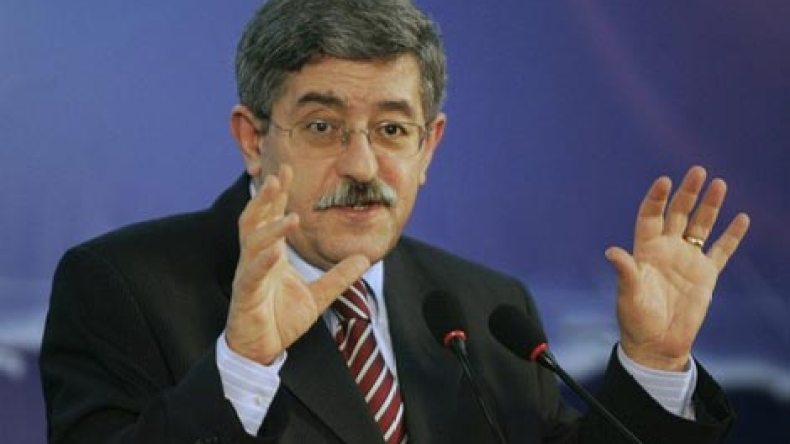 أويحيى: “الأرندي لا يشتري الأصوات بشكارة الدقيق”