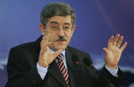 Tripoli proteste contre les propos d’Ouyahia