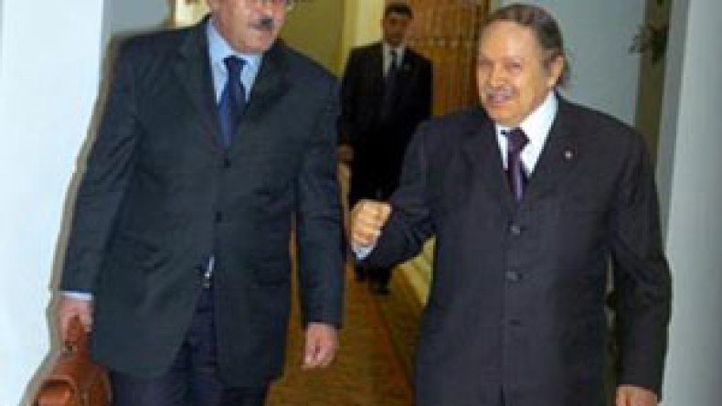 أويحيى يدافع عن حصيلة حكومته ويمرّر رسائل سياسية لخصومه