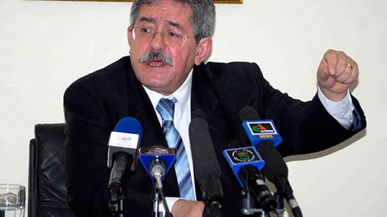 أويحيى يأمر نوابه بسد الطريق أمام “الشعبوية والديماغوجية”