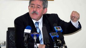 أويحيى: “الشكارة” يتغلب عليها الشعب بتعاونه مع الدولة