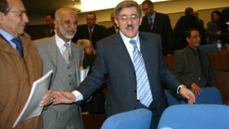 أويحيى يحذر: البترول الجزائري سينفد عام 2030