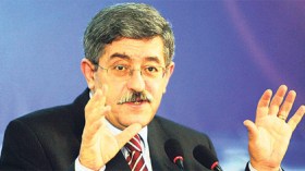 أويحيى: الأرندي مع برنامج الرئيس ظالما أو مظلوما