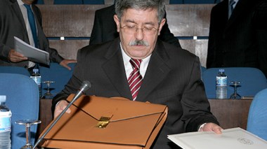 Révision de la Constitution: Ouyahia promet des consultations honnêtes
