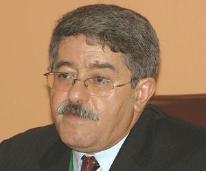 Economist calls on the Algerian PM to revise law on investments