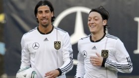 أوزيل‭ ‬وخديرة‭ ‬لا‭ ‬يحفظان‭ ‬النشيد‭ ‬الألماني‭ ‬وبن‭ ‬زيمة‭ ‬يرفض‮ “‬لا‭ ‬مارسياز‮”‬