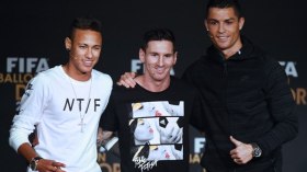 جائزة الفيفا تقتصر على رونالدو وميسي ونيمار
