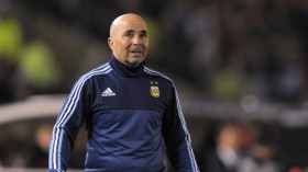 إيقاف مدرب الأرجنتين مخمورا