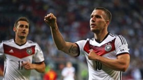 إصابة بودولسكي وغيابه عن مباراة “الخضر”