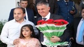 لوكاس ألكاراز ومُساعده يُغرّدان في حقول “تويتر”!