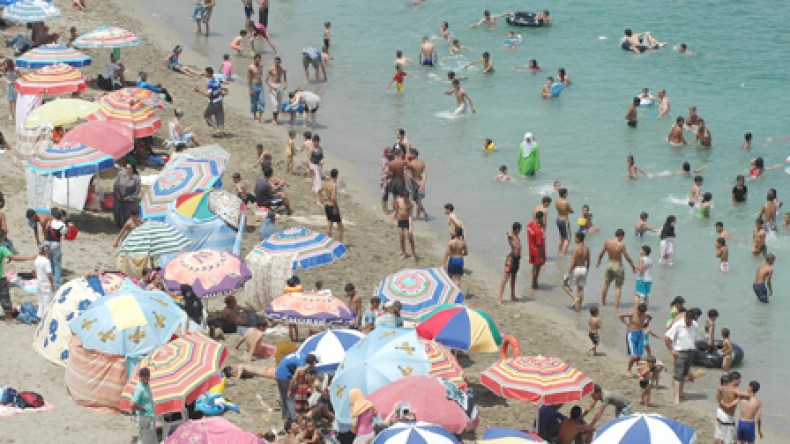 السجن لباعة “الساندويشات” والأكل السريع في الشواطئ