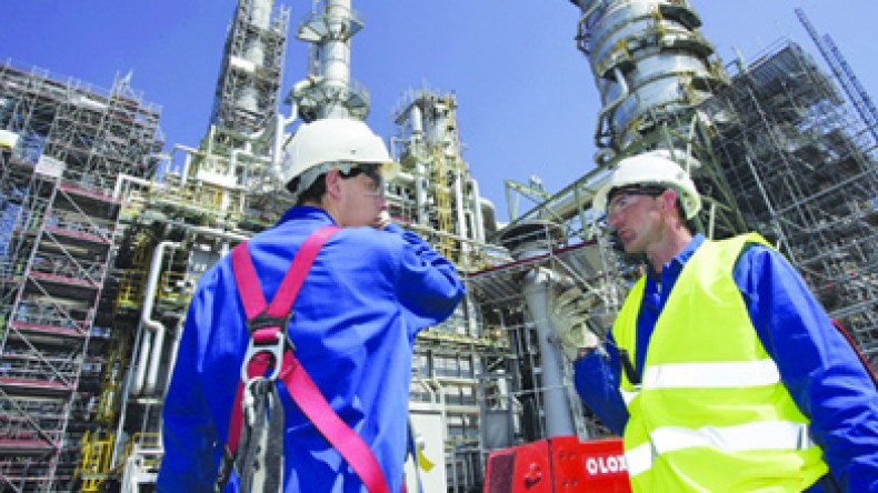 عمال سوناطراك بحاسي الرمل يدخلون في إضراب عن الطعام