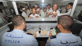 البيروقراطية تحرم الحجاج من استلام جوازات السفر